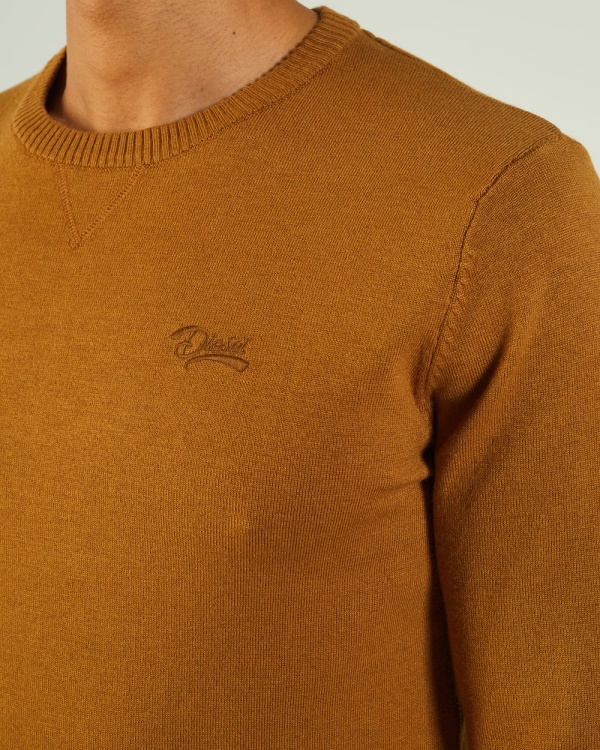 Dylan Round Neck Maple Leaf Diesel Brown