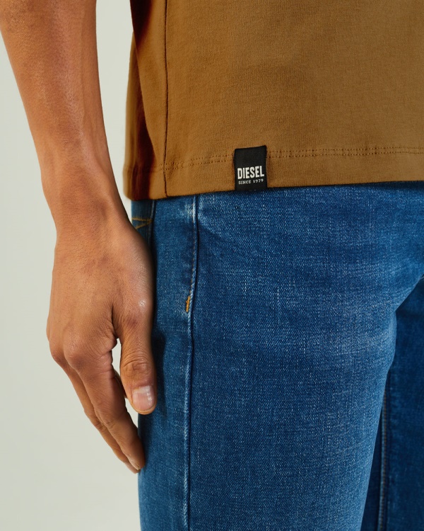 Basic Scott O Neck Maple Leaf Diesel Red